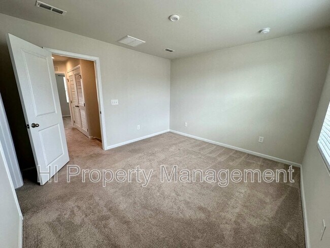 Building Photo - 11 High Pne Trl