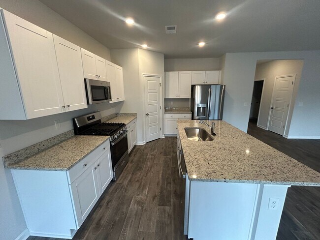 Building Photo - Field View 4BD/ 2BA