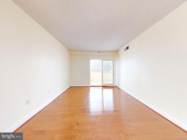 Building Photo - 1045 N Utah St