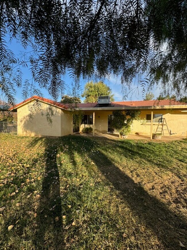 Building Photo - Beautiful Home in the Heart of Hemet