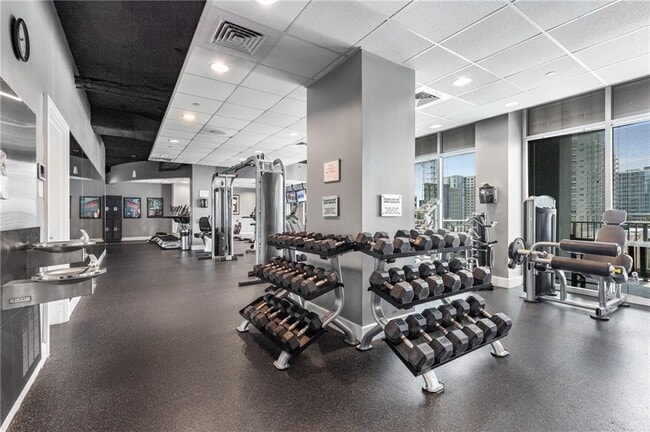 Building Photo - 943 Peachtree St NE