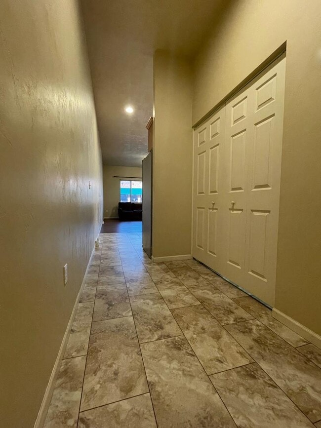 Building Photo - 323 W Main St