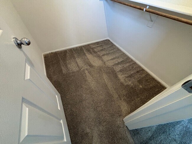 Building Photo - Charming 3-Bedroom Home with Spacious Back...