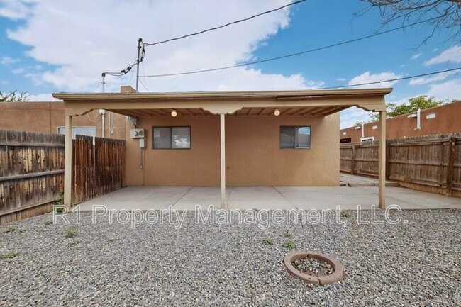 Building Photo - 222 Shannon Pl NW