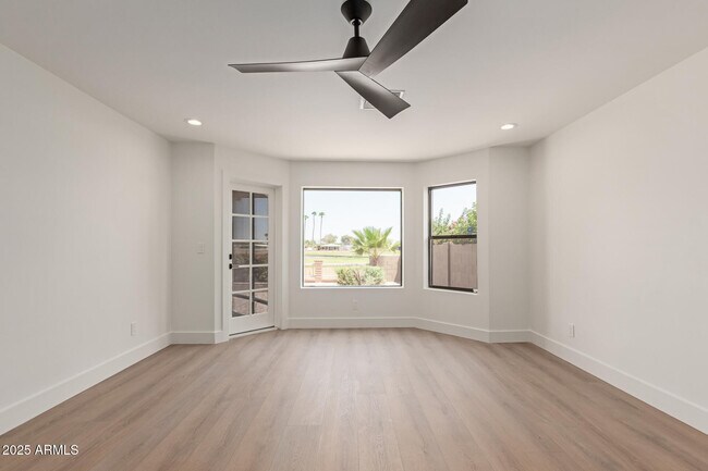 Building Photo - 8883 E Fairway Blvd