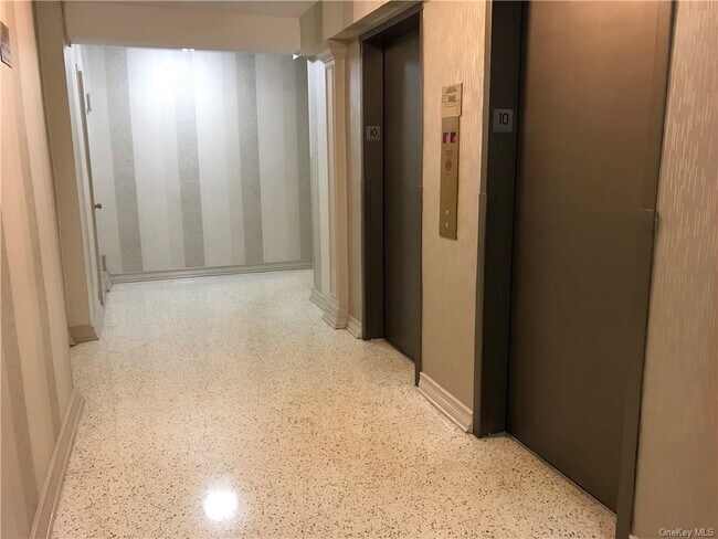 Building Photo - 30 Lake St