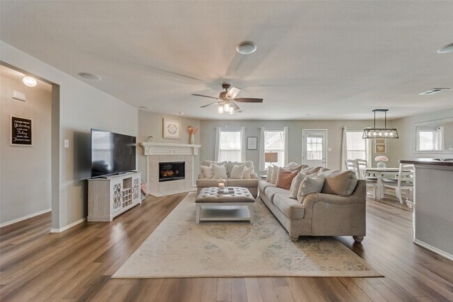 Building Photo - 9805 Tanglebrush Dr