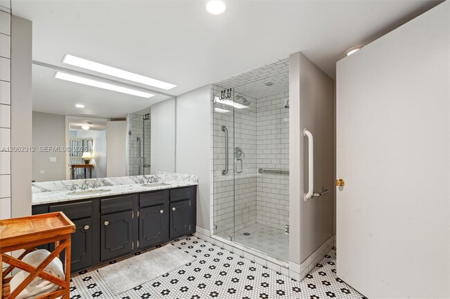 Building Photo - 2200 S Ocean Ln