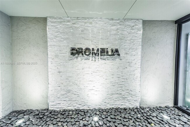 Building Photo - 121 Crandon Blvd