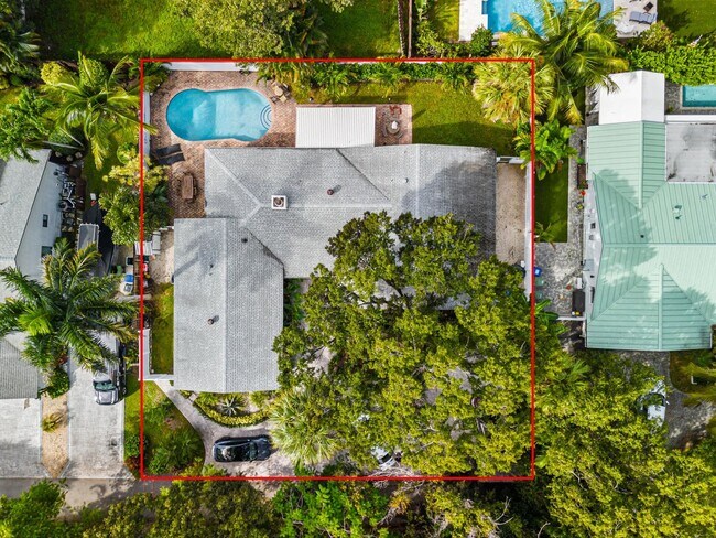 Building Photo - 2421 SW 29th Way