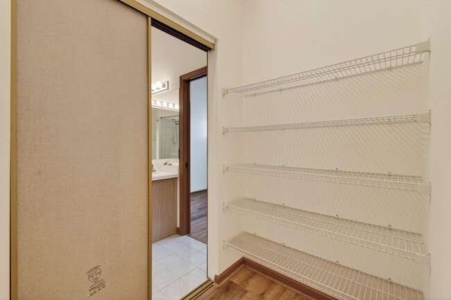 Building Photo - 6016 Pompano St