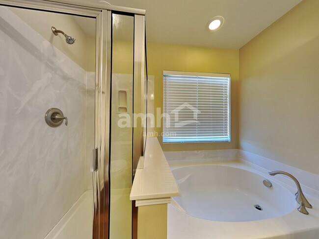 Building Photo - 120 Maywood Drive