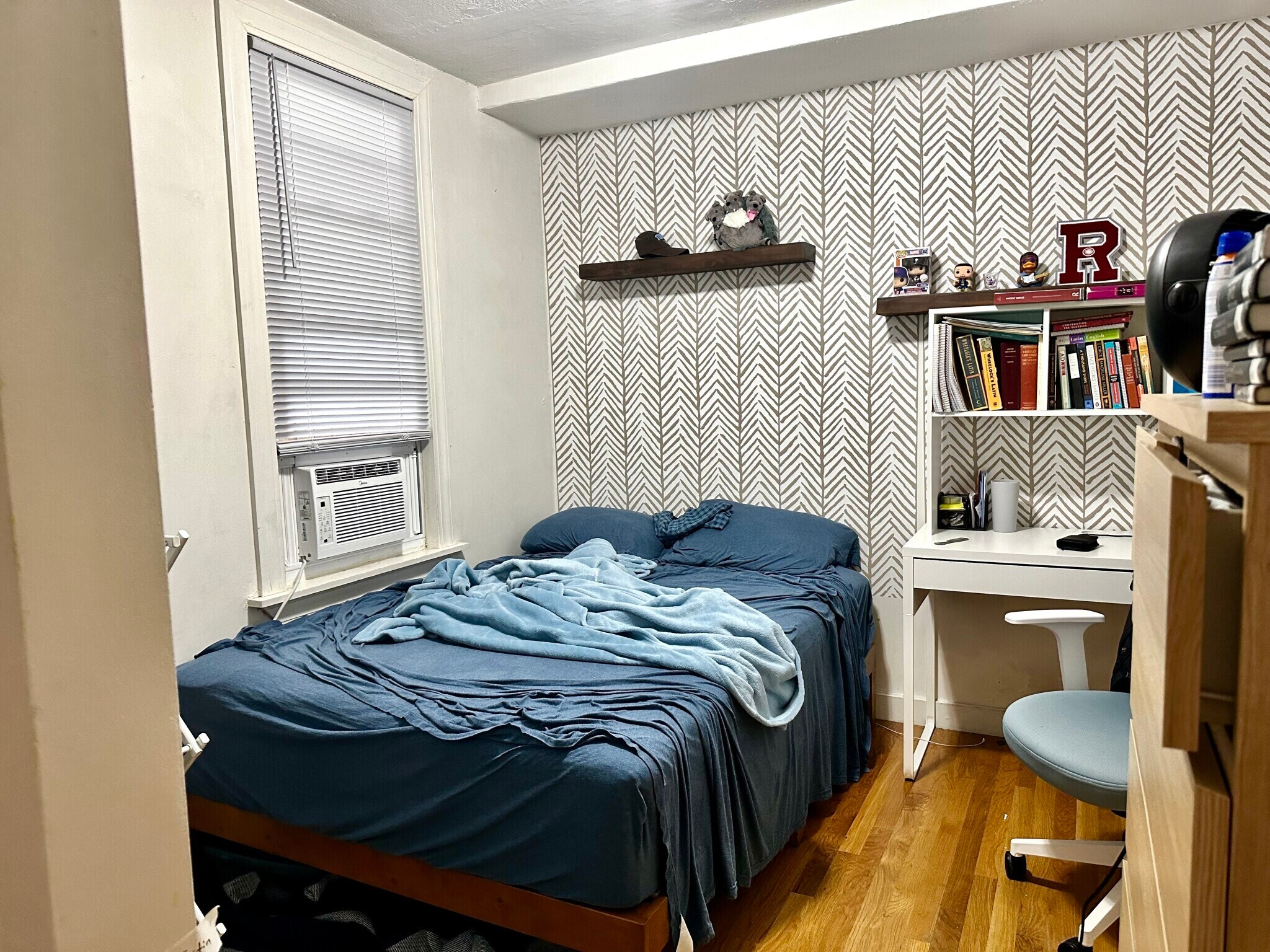 Building Photo - 223-225 Summer St. Unit 3L