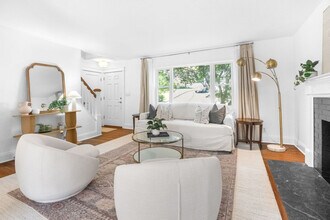 Building Photo - 130 Gaymoor Dr