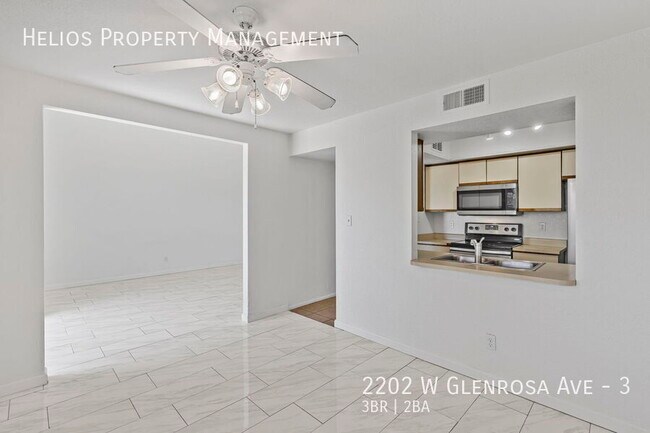 Building Photo - 2202 W Glenrosa Ave