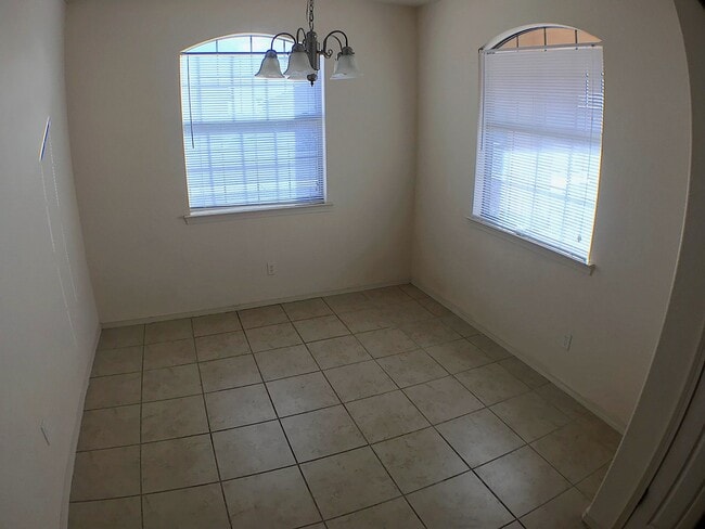 Building Photo - East El Paso 3bed/2bath Refrig A/C
