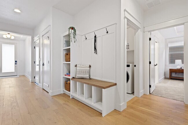 Building Photo - 1213 W Capstone Dr