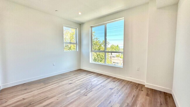 Building Photo - Affordable 1-Bedroom Top Floor Unit with M...