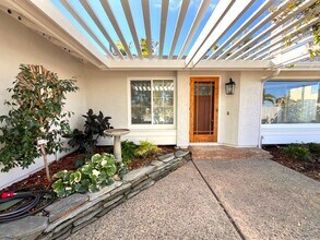 Building Photo - Most Charming Home in La Costa