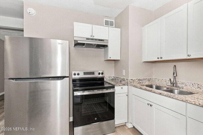 Building Photo - 6132 Ardisia Rd W