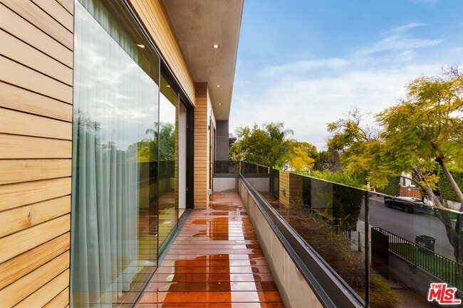 Building Photo - 738 N Harper Ave