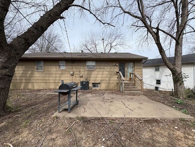 Building Photo - Beautiful 3-Bedroom Home with Spacious Liv...
