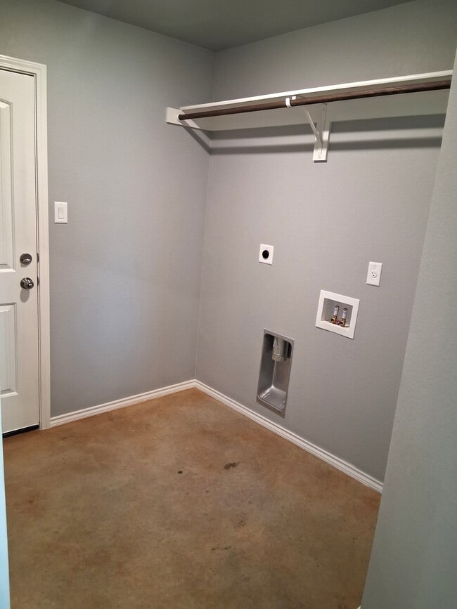 Building Photo - 3010 Privet Dr
