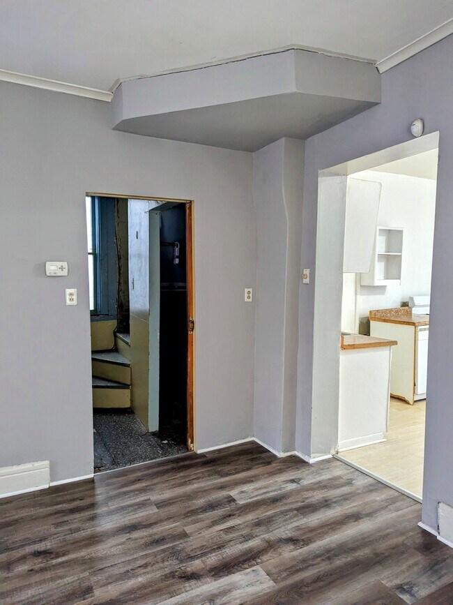 Building Photo - 2431 W Thomas St