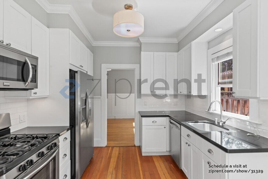 Building Photo - 216 Emerson St