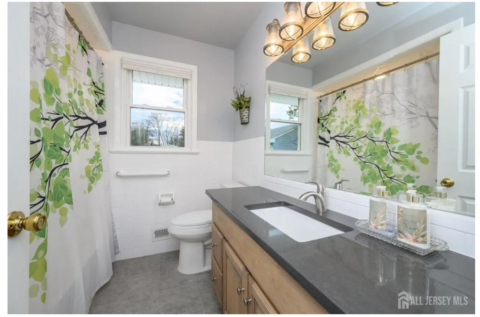 Building Photo - 12 Davison Rd