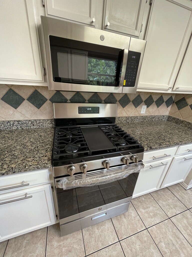 Building Photo - 4106 Cortina Dr