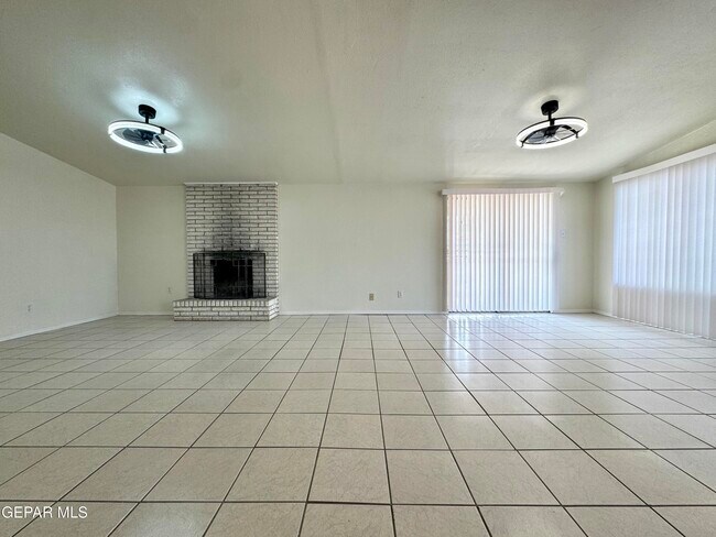 Building Photo - 9928 Acer Ave