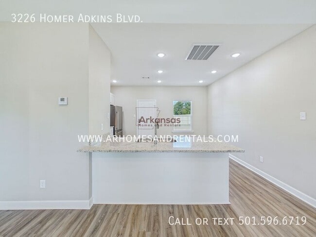 Building Photo - 3226 Homer Adkins Blvd