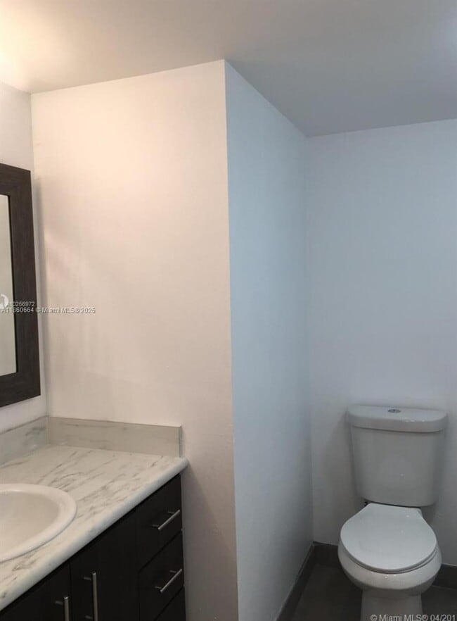 Building Photo - 1301 NE Miami Gardens Dr