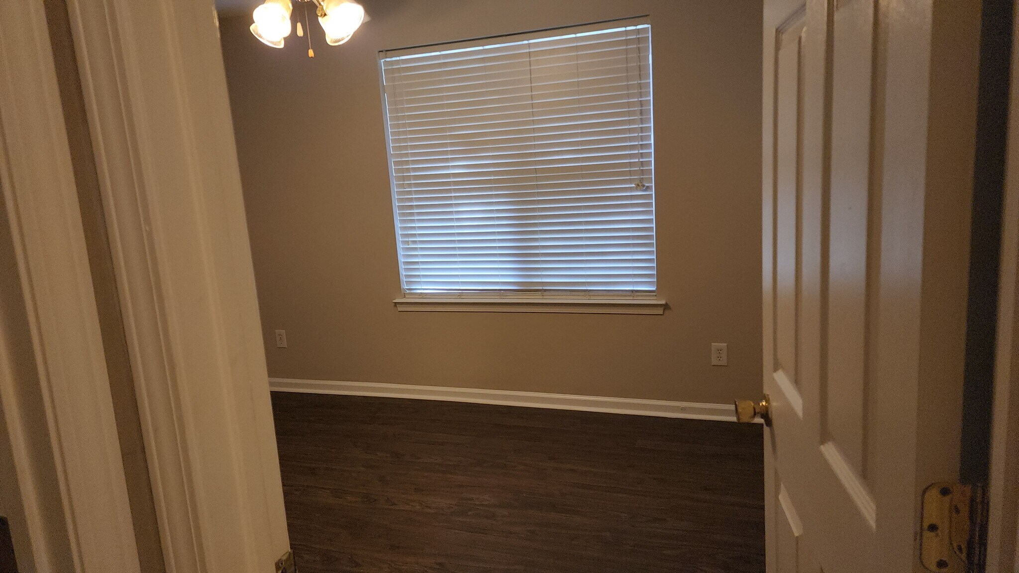 Building Photo - 2222 Valley Haven Dr