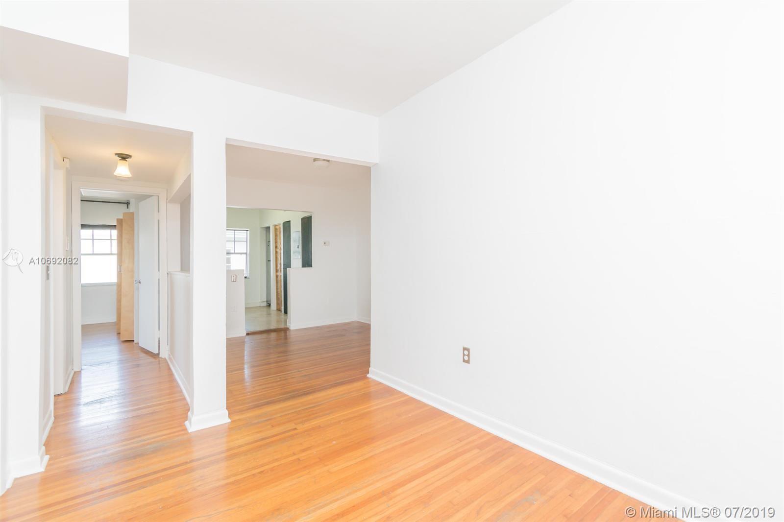 Building Photo - 915 8th St