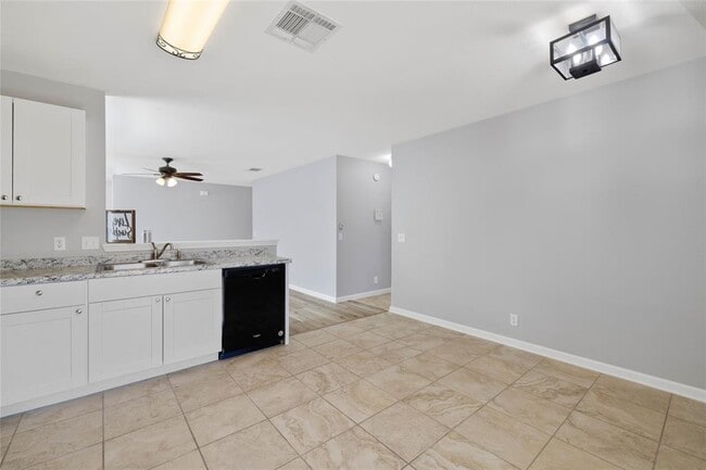 Building Photo - 317 Precipice Way