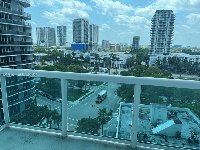 Building Photo - 1800 N Bayshore Dr