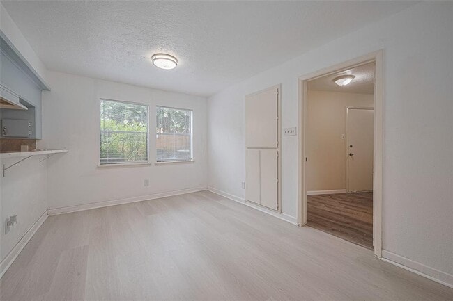 Building Photo - 2107 Shadowbriar Dr