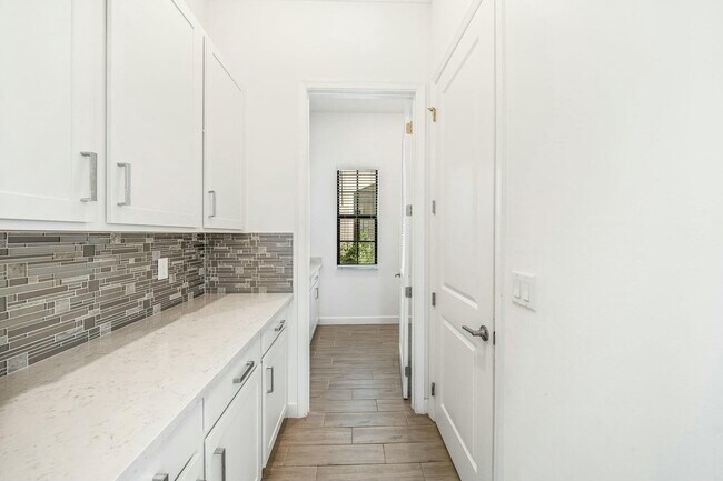 Building Photo - 601 SE Fascino Cir