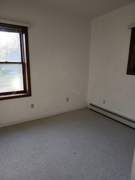 1st Floor Bedroom - 2 Tiffany Ln