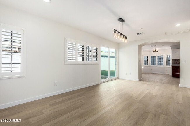 Building Photo - 1606 W Keim Dr