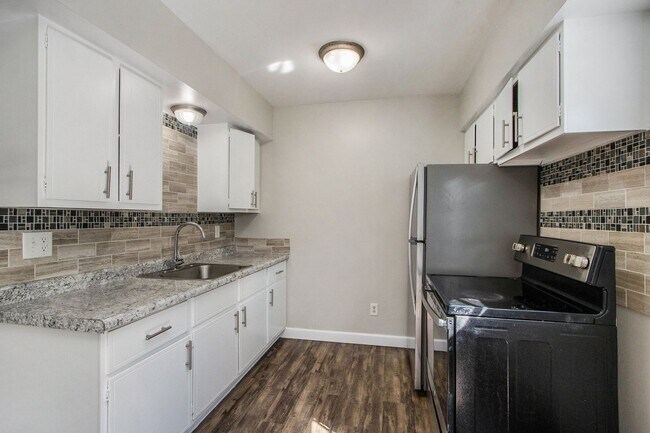 Primary Photo - Lovely 2-Bed/1-Bath Townhouse – 850 sq. ft...