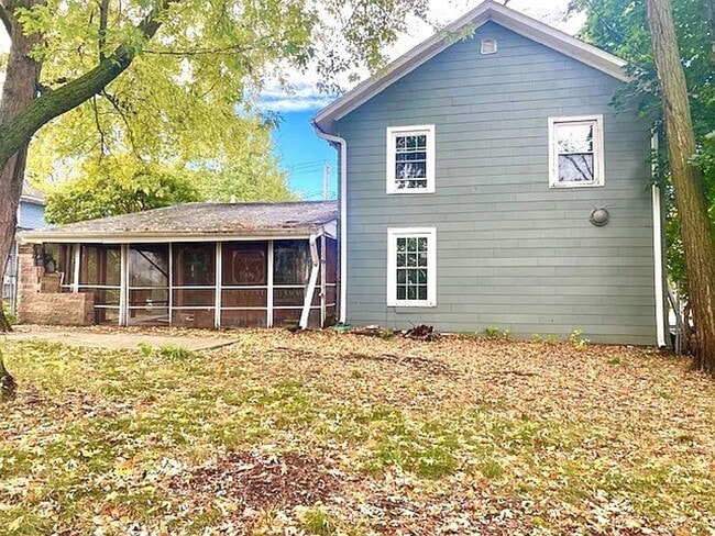 Building Photo - Corner Lot - Remodeled