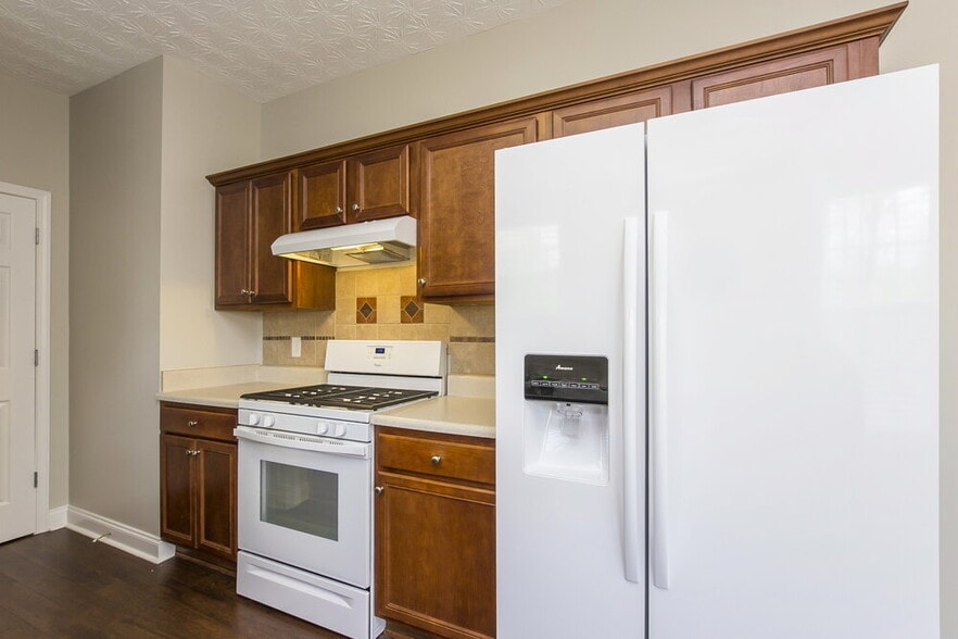 Building Photo - 206 Providence Rd