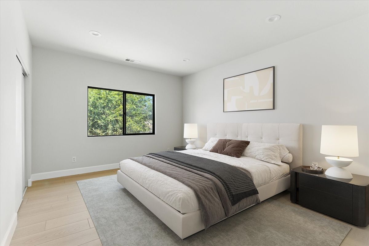 Building Photo - 1172 N Wilton Pl