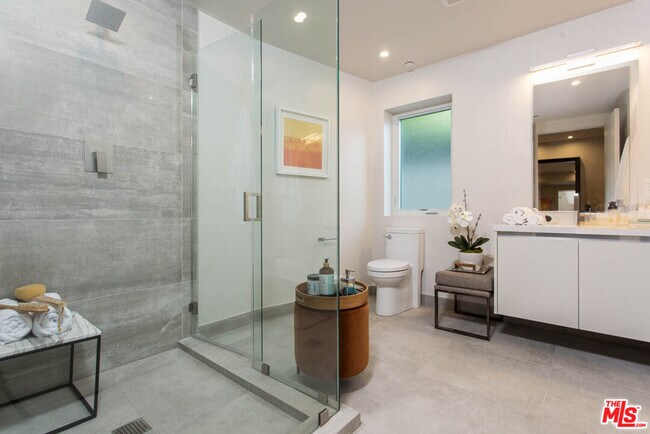 Building Photo - 1621 Malcolm Ave