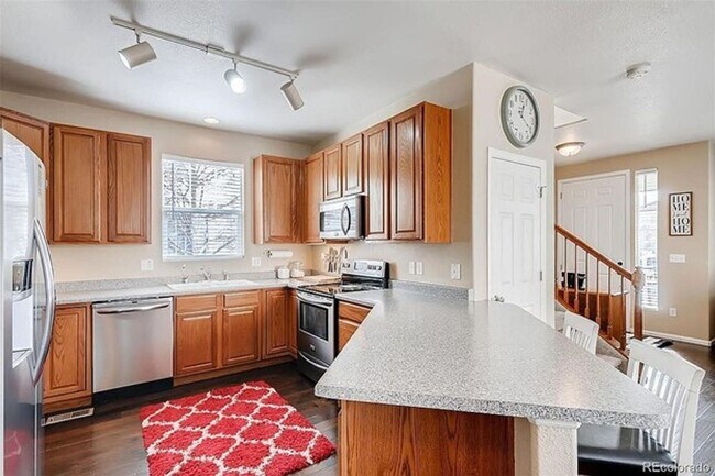 Building Photo - Stunning 3 bed 2.5 ba home for rent at Murphy Creek neighborhood Aurora CO 80018