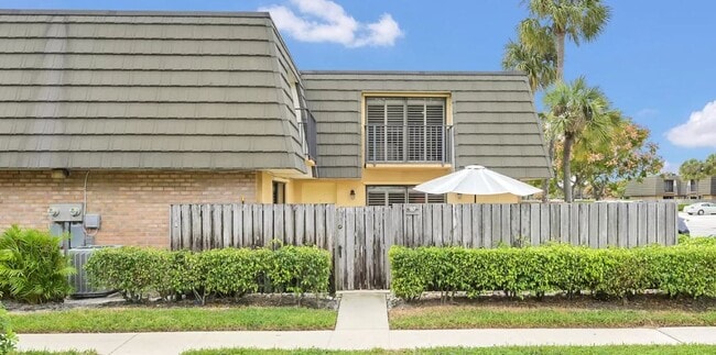 Building Photo - 117 1st Way