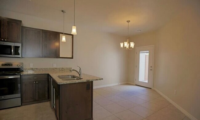 Building Photo - 1456 Clinton Way